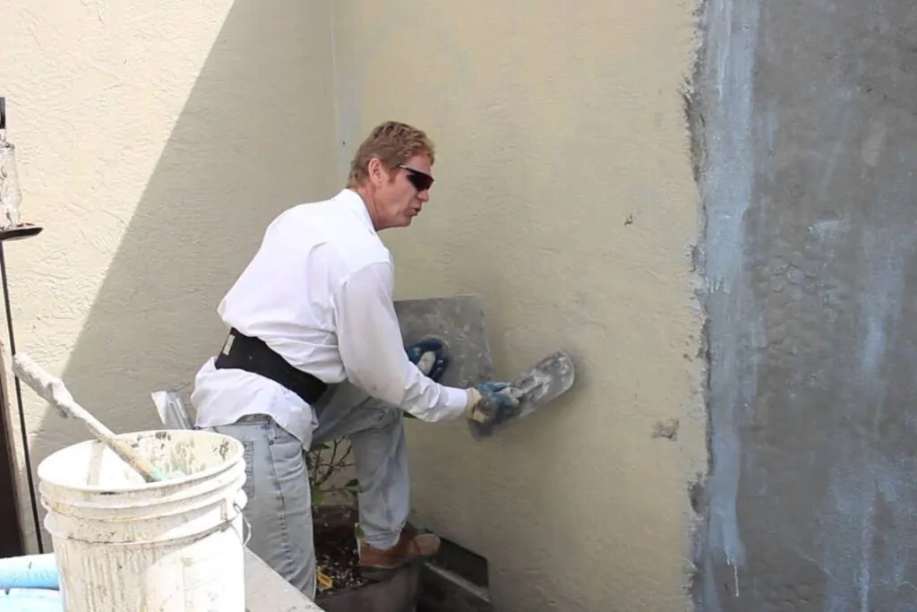 stucco contractor repairing stucco wall